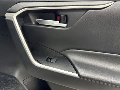 Used 2021 Toyota RAV4 XLE FWD image 46
