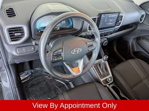 Used 2025 Hyundai Venue SEL FWD image 13