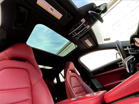 Certified 2022 Porsche Panamera 4 image 27