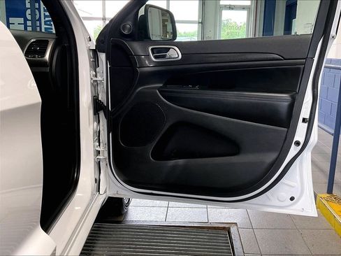 Used 2018 Jeep Grand Cherokee Altitude AWD/4WD image 12