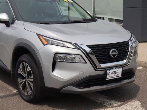 Certified 2022 Nissan Rogue SV image 4