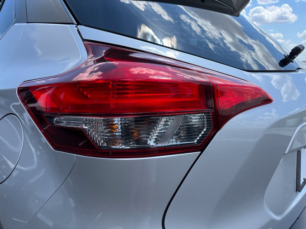 Used 2019 Nissan Kicks SR FWD image 7