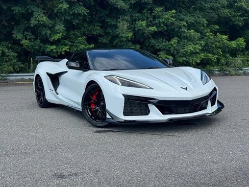 Used 2023 Chevrolet Corvette Z06 w/ Battery Protection Package RWD image 1