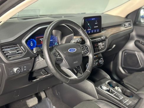 Used 2020 Ford Escape Titanium image 34