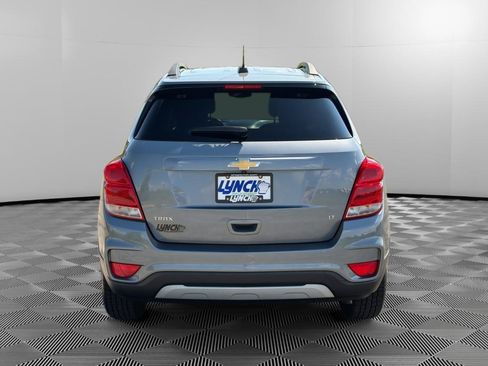 Used 2019 Chevrolet Trax LT w/ LT Convenience Package FWD image 3