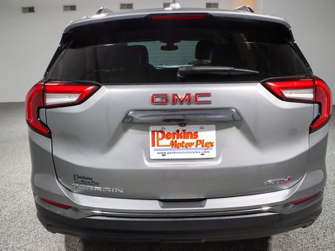 Used 2023 GMC Terrain AT4 image 8