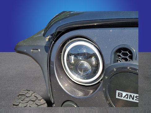 Used 2017 Jeep Wrangler Sport AWD/4WD image 3