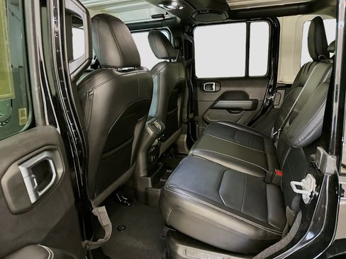 Used 2023 Jeep Wrangler Sahara image 29