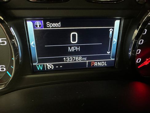 Used 2017 GMC Yukon XL SLT w/ Open Road Package AWD/4WD image 29