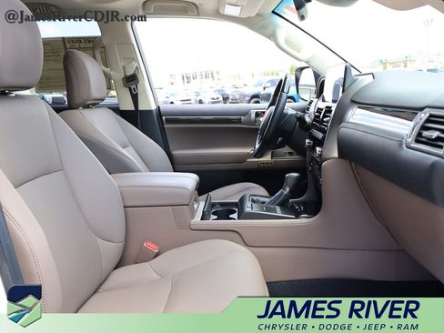 Used 2023 Lexus GX 460 Premium w/ Premium Package AWD/4WD image 9