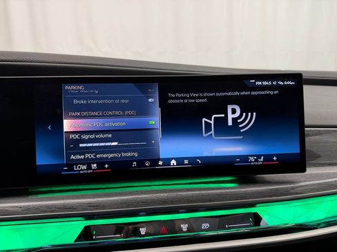 Used 2024 BMW 740i xDrive image 28