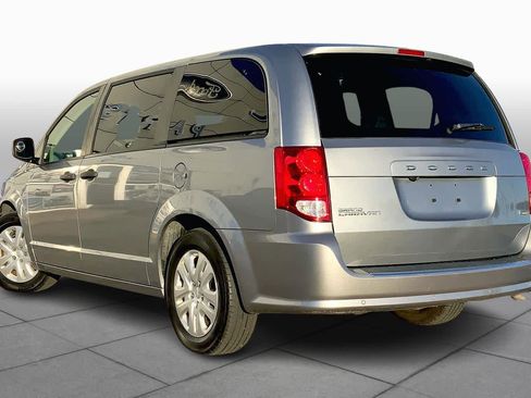 Used 2019 Dodge Grand Caravan SE w/ UConnect Hands-Free Group image 9