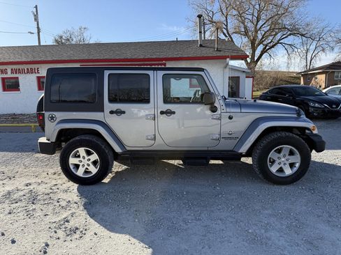 Used 2014 Jeep Wrangler Unlimited Sport image 2