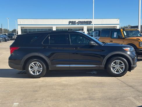 Used 2020 Ford Explorer XLT w/ Equipment Group 202A image 2