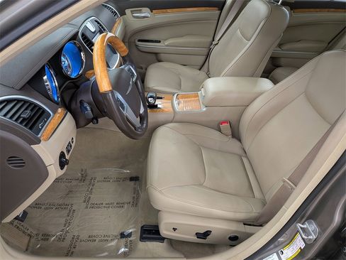 Used 2014 Chrysler 300 C image 14