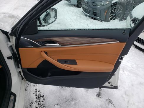 Used 2022 BMW 530i xDrive w/ Convenience Package image 18