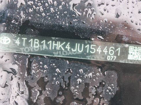 Used 2018 Toyota Camry SE image 2