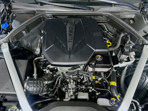 Used 2025 Genesis G70 2.5T RWD image 34