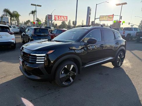 New 2026 Nissan Kicks SR image 3