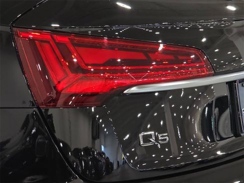 Used 2023 Audi Q5 2.0T Premium w/ Convenience Package image 31