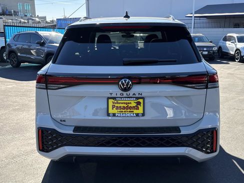 New 2026 Volkswagen Tiguan SE R-Line FWD image 4
