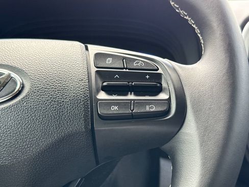 Certified 2025 Hyundai Venue Limited FWD image 27