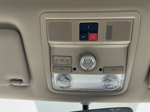 Used 2019 Volkswagen Beetle 2.0T SE w/ SE Premium Package image 25