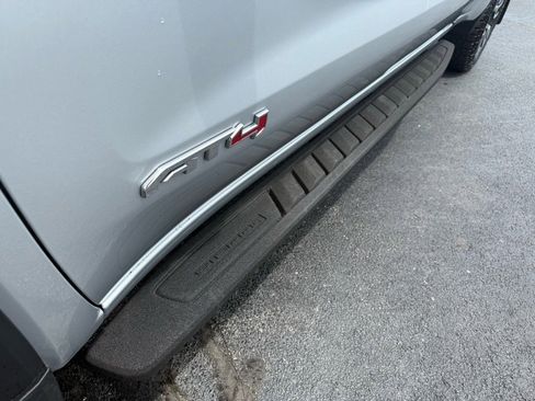 Used 2022 GMC Sierra 1500 AT4 w/ AT4 Premium Package image 11