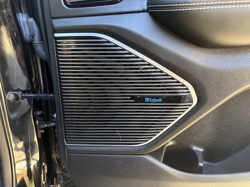 Used 2023 Jeep Grand Cherokee Overland w/ Luxury Tech Group IV image 24