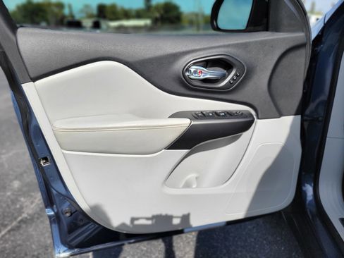 Used 2020 Jeep Cherokee Limited image 26