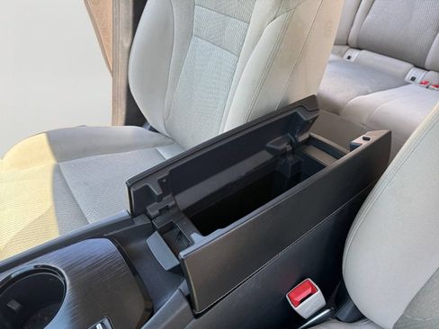 Used 2025 Nissan Rogue SV FWD image 20