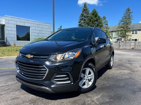 Used 2020 Chevrolet Trax LS w/ Tint and Cruise Package FWD image 1