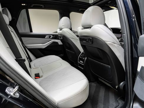 Used 2023 BMW X5 xDrive40i w/ M Sport Package image 40