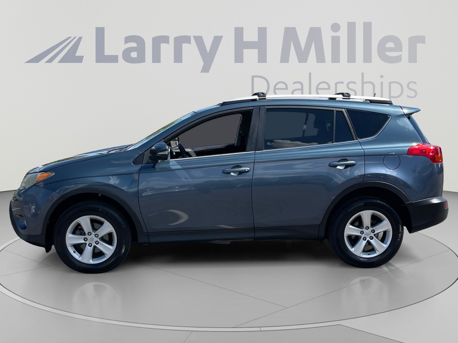 Used 2013 Toyota RAV4 XLE AWD/4WD image 2