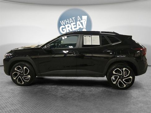 Certified 2025 Chevrolet Trax RS w/ Driver Confidence Package image 7