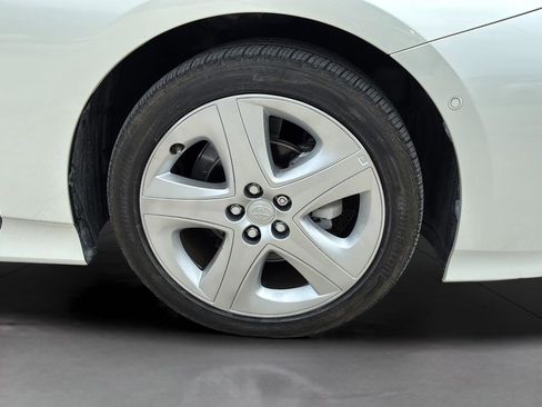 Used 2018 Toyota Prius Four Touring FWD image 29