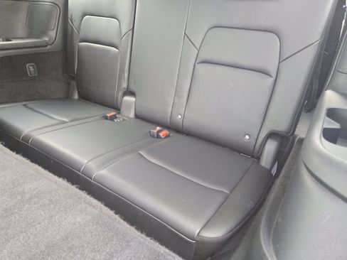 Used 2023 Nissan Pathfinder SL AWD/4WD image 27