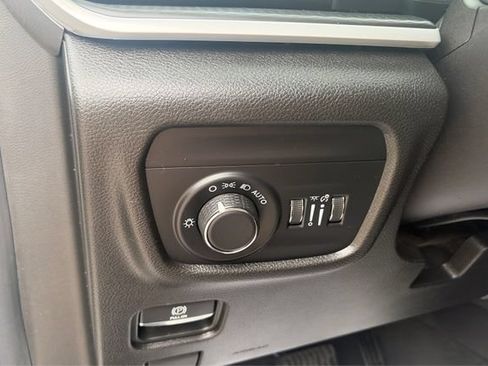 Used 2023 Jeep Grand Cherokee L Laredo AWD/4WD image 17