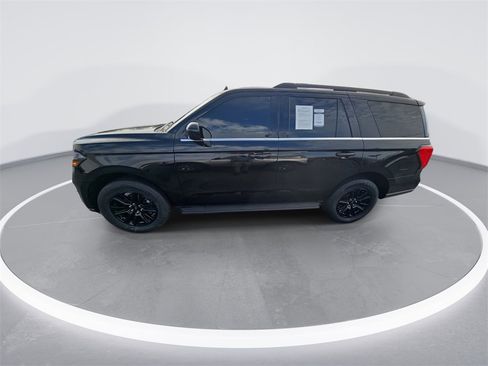Used 2024 Ford Expedition XLT image 5