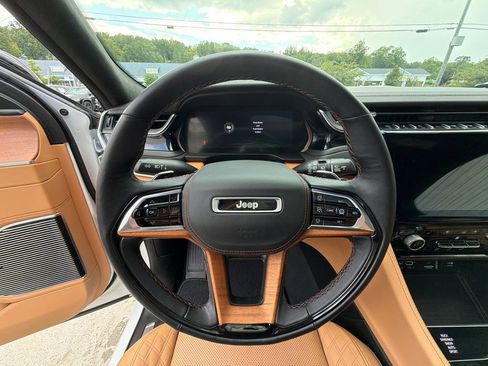 Used 2022 Jeep Grand Cherokee Summit AWD/4WD image 17