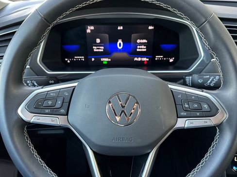 Used 2023 Volkswagen Tiguan SE FWD image 23