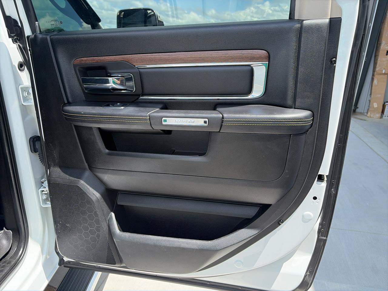 Used 2018 RAM 3500 Laramie w/ Convenience Group AWD/4WD image 13