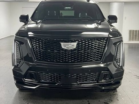 New 2026 Cadillac Escalade ESV V w/ LPO, ONYX Package AWD/4WD image 8