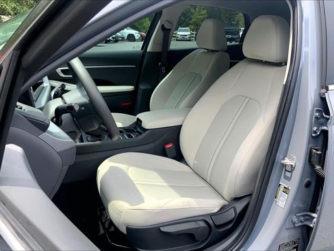 Used 2025 Hyundai Sonata SE FWD image 26