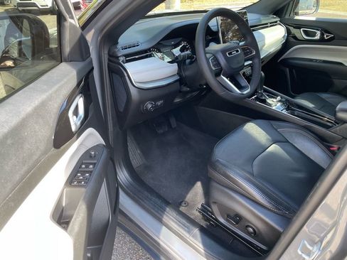 Used 2023 Jeep Compass Limited image 10