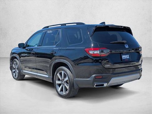 Used 2023 Honda Pilot Touring image 8