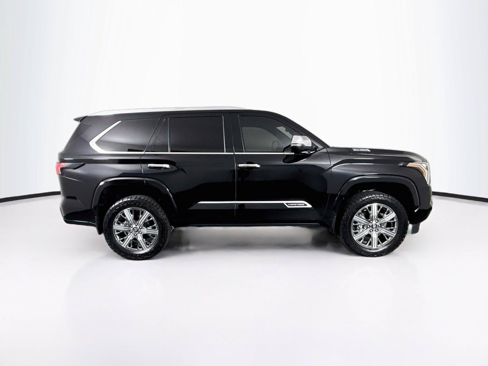 Used 2025 Toyota Sequoia Capstone AWD/4WD image 11