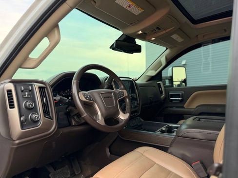 Used 2019 GMC Sierra 2500 Denali w/ Duramax Plus Package AWD/4WD image 32