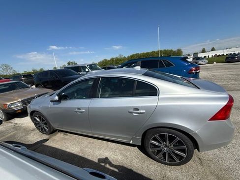 Used 2017 Volvo S60 T5 Inscription AWD/4WD image 2