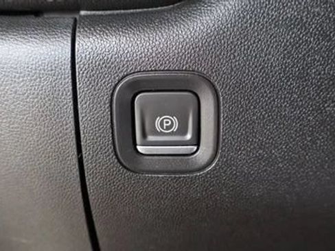 Used 2019 GMC Sierra 1500 AT4 w/ AT4 Preferred Package AWD/4WD image 18